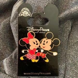❤️Disney Mickey & Minnie pin